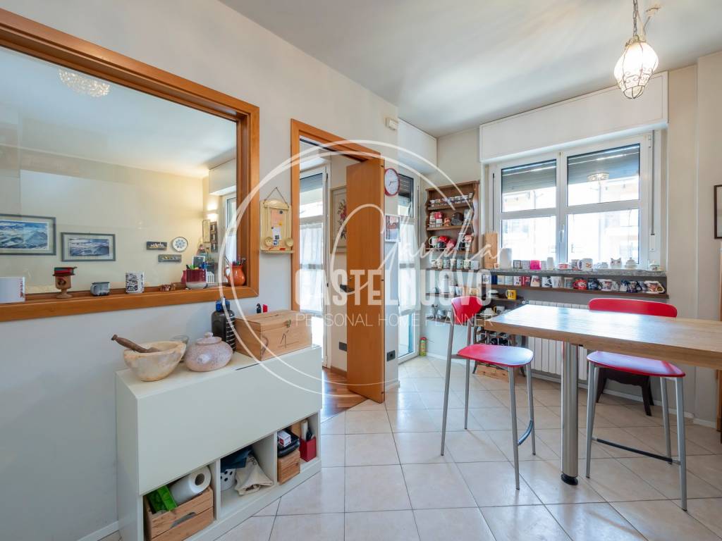appartamento in vendita a Milano in zona Baggio