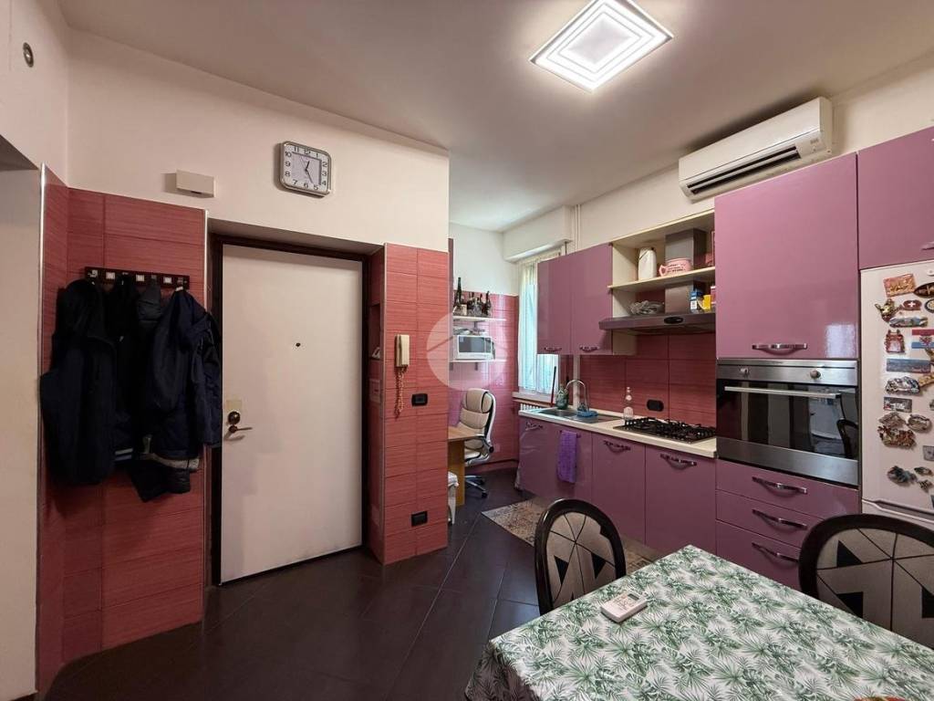 appartamento in vendita a Milano in zona Famagosta