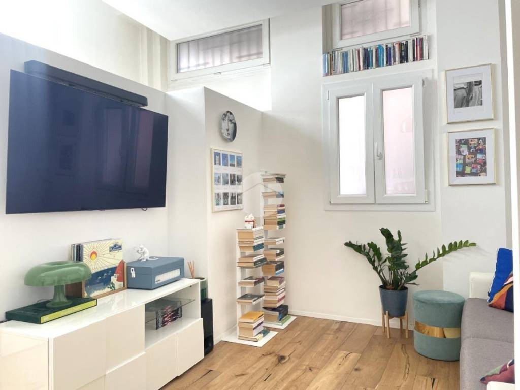 appartamento in vendita a Milano in zona Vigentino