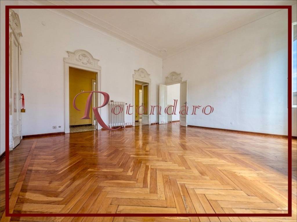 appartamento in vendita a Milano in zona Sant'Ambrogio