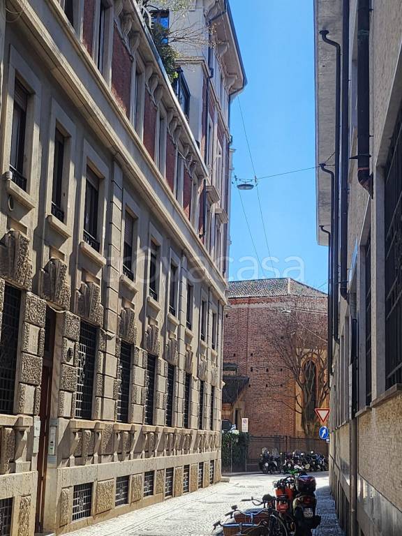 ufficio in vendita a Milano in zona Guastalla