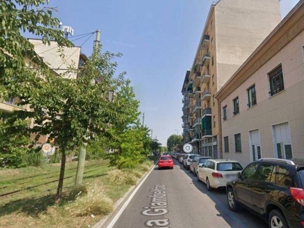 appartamento in vendita a Milano in zona Barona