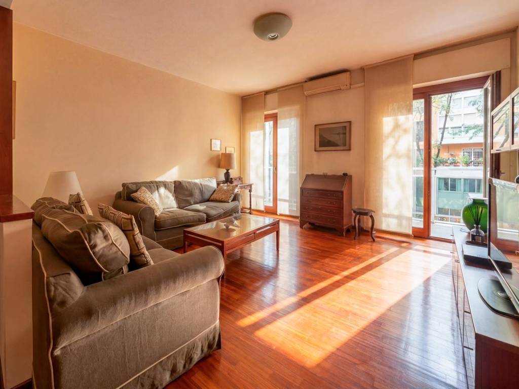 appartamento in vendita a Milano in zona Porta Monforte