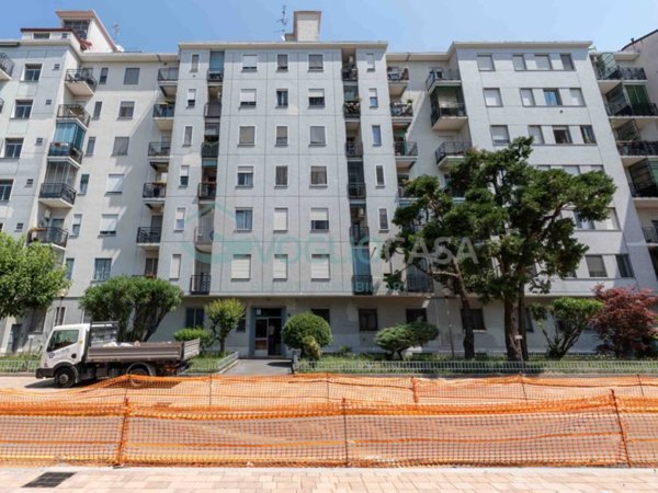 appartamento in vendita a Milano in zona Corvetto