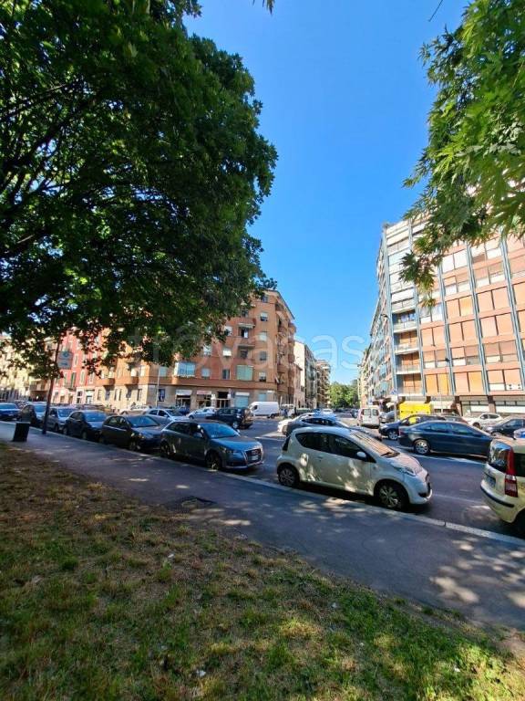 appartamento in vendita a Milano in zona Piazzale Lodi