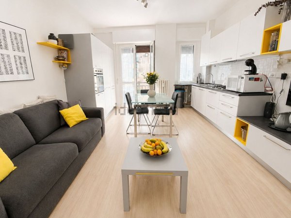 appartamento in vendita a Milano in zona Lorenteggio