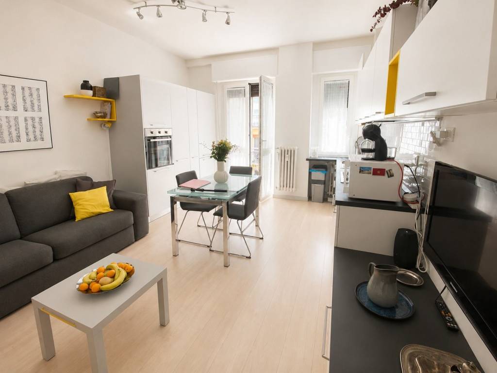 appartamento in vendita a Milano in zona Lorenteggio