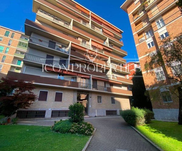 ufficio in vendita a Milano in zona Città Studi