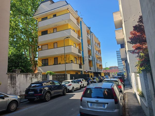 appartamento in vendita a Milano in zona Affori