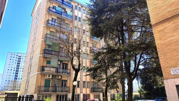 appartamento in vendita a Milano in zona Corvetto