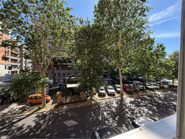 ufficio in vendita a Milano in zona Loreto