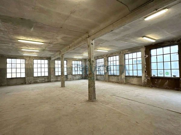 intera palazzina in vendita a Milano in zona Città Studi