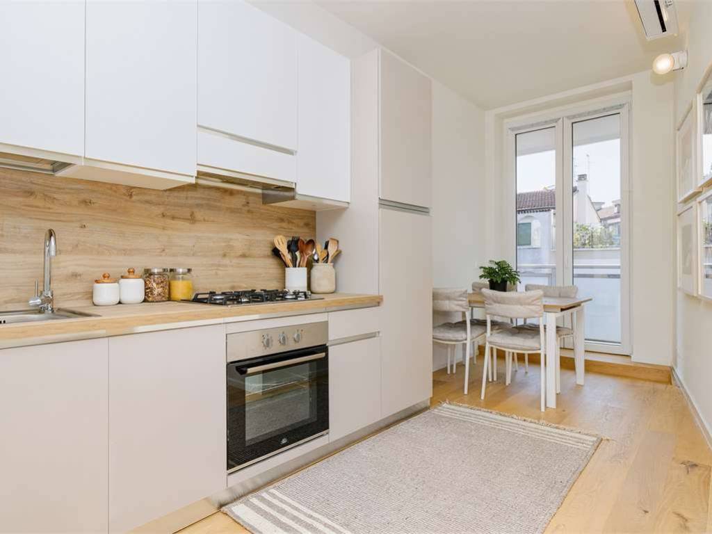 appartamento in vendita a Milano in zona Centro Direzionale