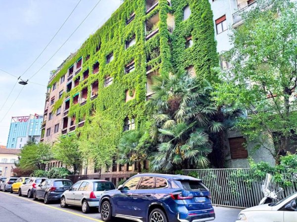 appartamento in vendita a Milano in zona Guastalla