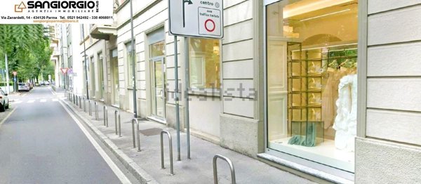 locale commerciale in vendita a Milano