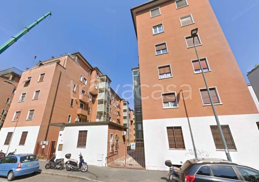 appartamento in vendita a Milano in zona Cascina dei Pomi
