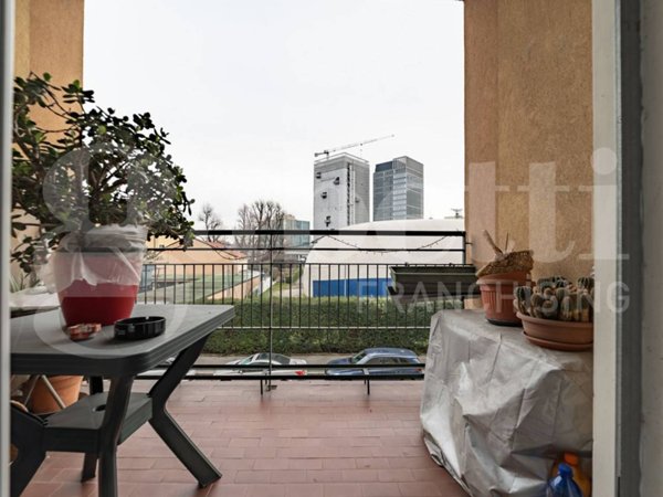 appartamento in vendita a Milano in zona Restocco Maroni