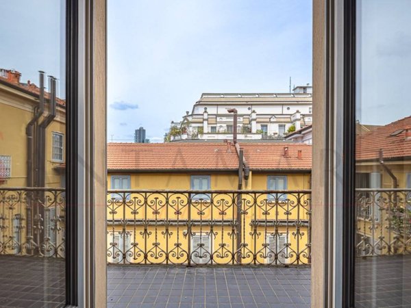 appartamento in vendita a Milano in zona Porta Nuova