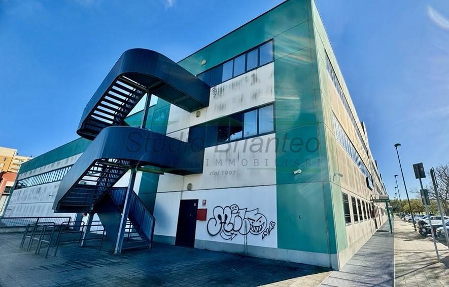 locale commerciale in vendita a Milano in zona Porta Venezia