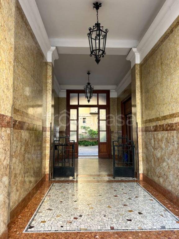 appartamento in vendita a Milano in zona XXII Marzo