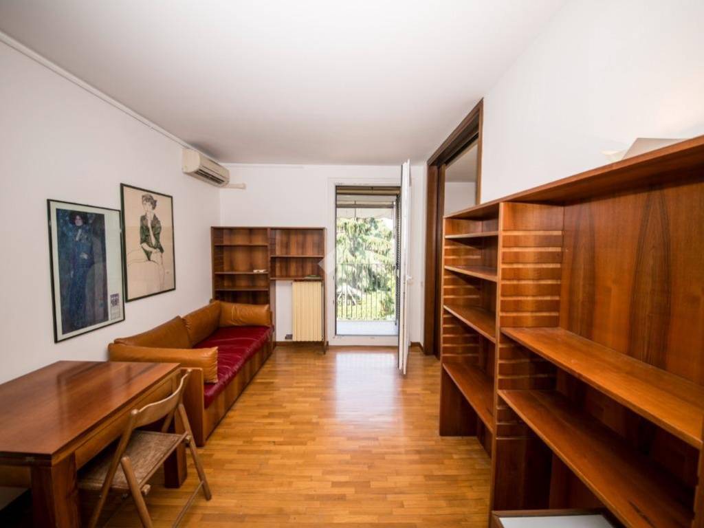 appartamento in vendita a Milano in zona Bocconi