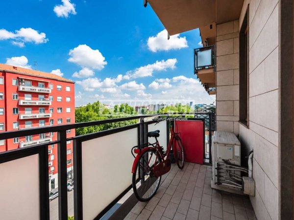 appartamento in vendita a Milano in zona Lorenteggio