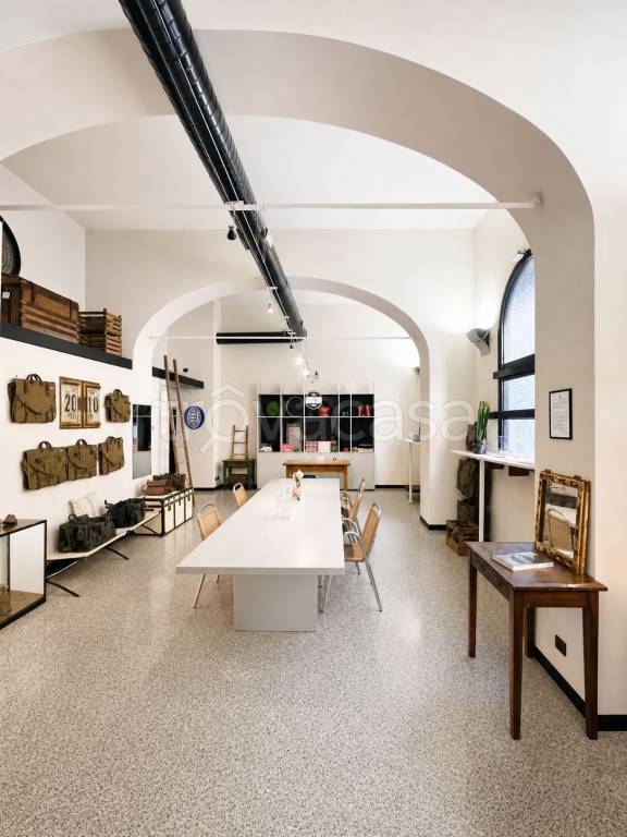appartamento in vendita a Milano in zona Sant'Ambrogio