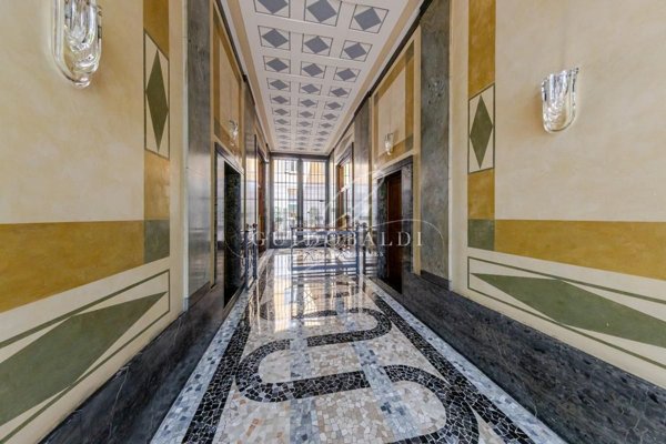 appartamento in vendita a Milano in zona Cadorna