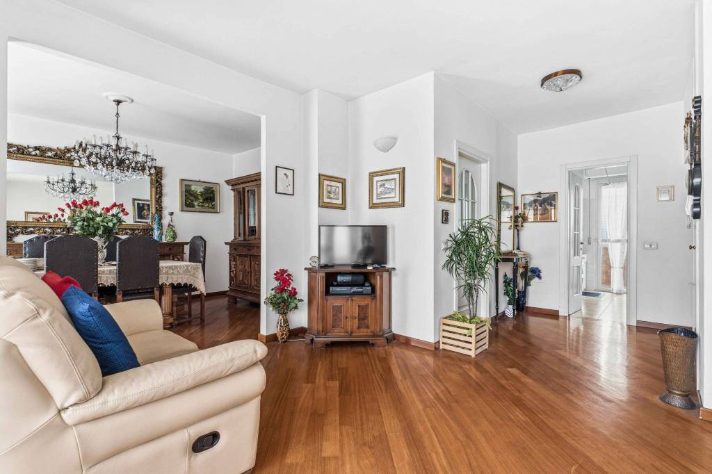 appartamento in vendita a Milano in zona Famagosta