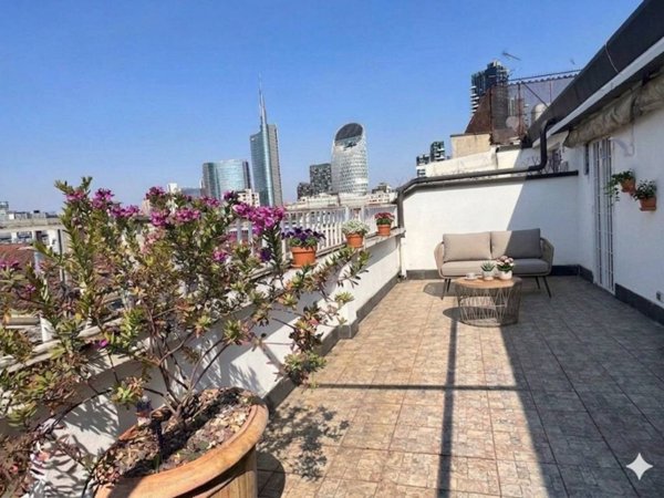 appartamento in vendita a Milano in zona Porta Garibaldi