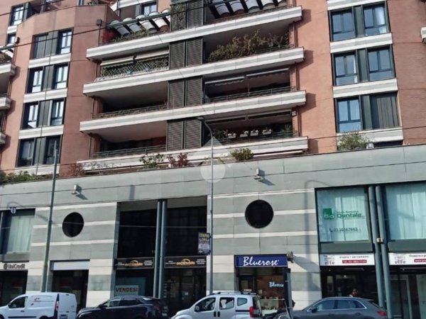 negozio in vendita a Milano in zona Rembrandt
