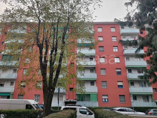 appartamento in vendita a Milano in zona Quartiere degli Olmi