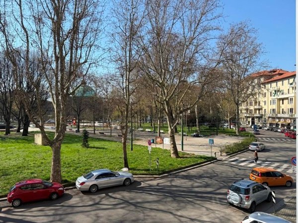appartamento in vendita a Milano in zona Corvetto