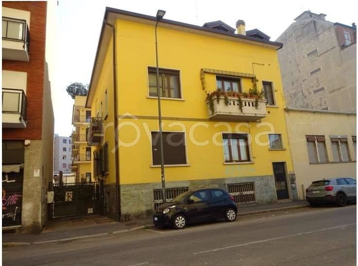 appartamento in vendita a Milano in zona Barona