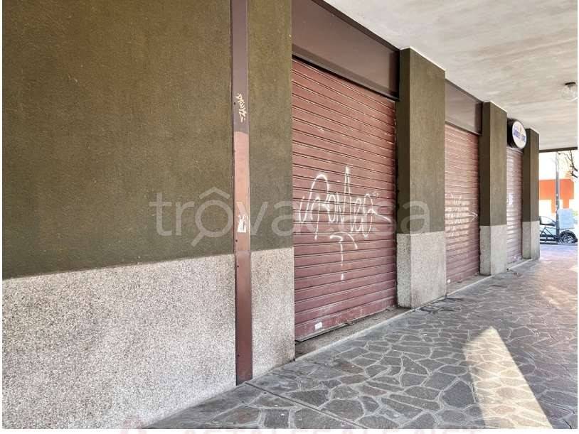 negozio in vendita a Milano in zona Gratosoglio