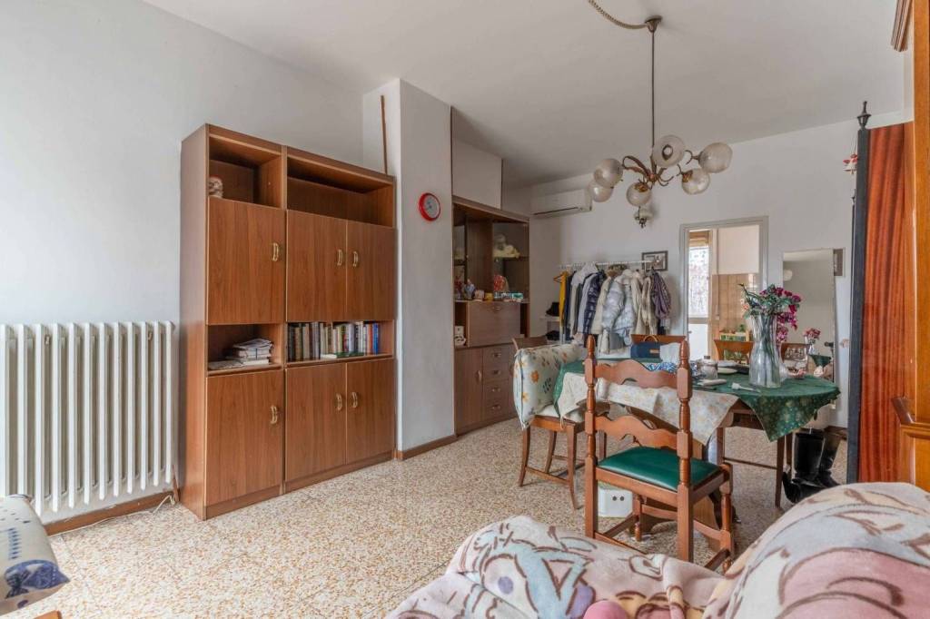 appartamento in vendita a Milano in zona Famagosta