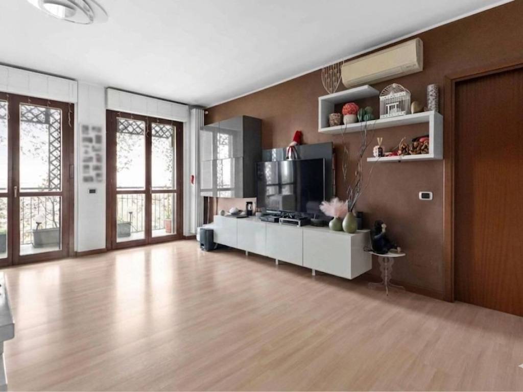 appartamento in vendita a Milano in zona Famagosta