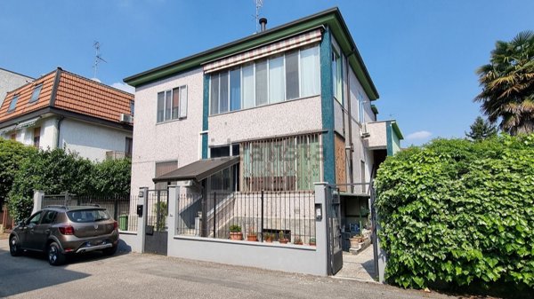 casa indipendente in vendita a Milano in zona Bovisasca