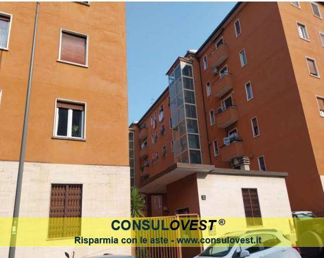 appartamento in vendita a Milano in zona Cascina dei Pomi