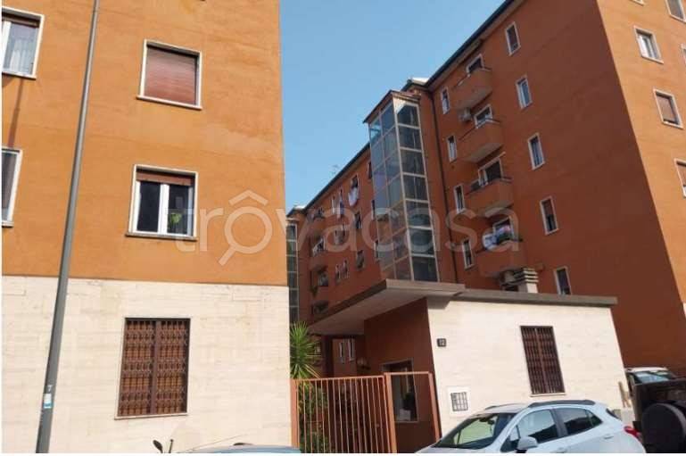 appartamento in vendita a Milano in zona Cascina dei Pomi