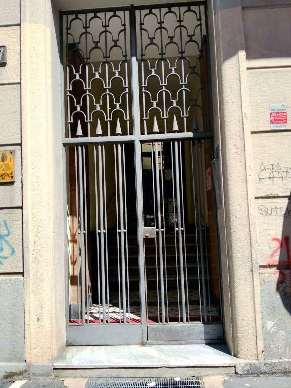 negozio in vendita a Milano in zona Piazzale Lodi