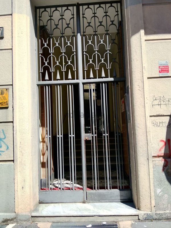 negozio in vendita a Milano in zona Bocconi
