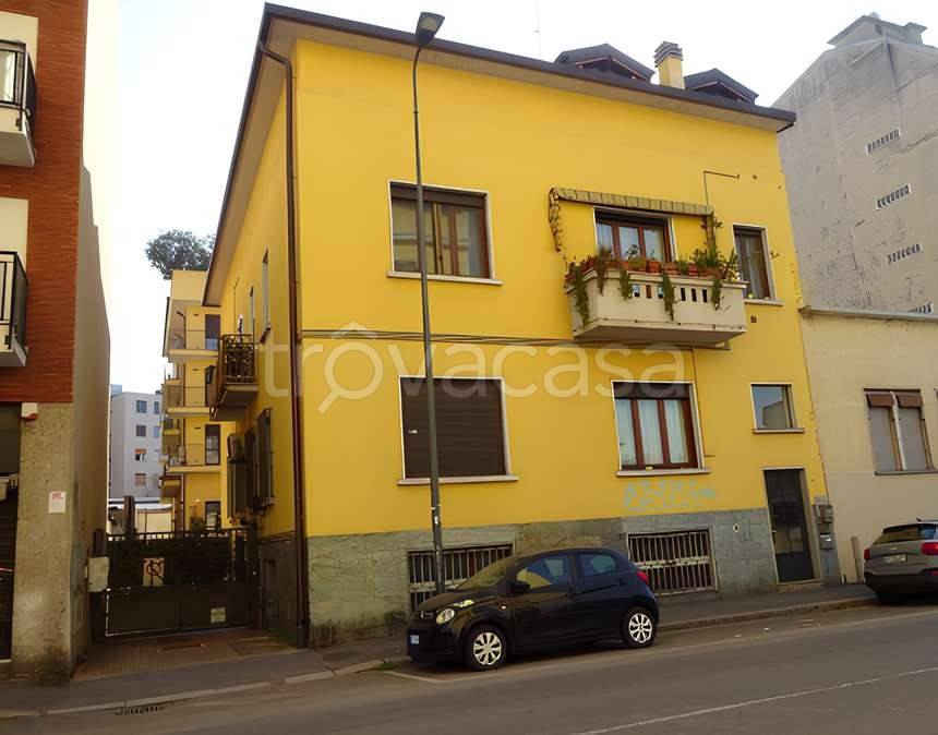 appartamento in vendita a Milano in zona Barona