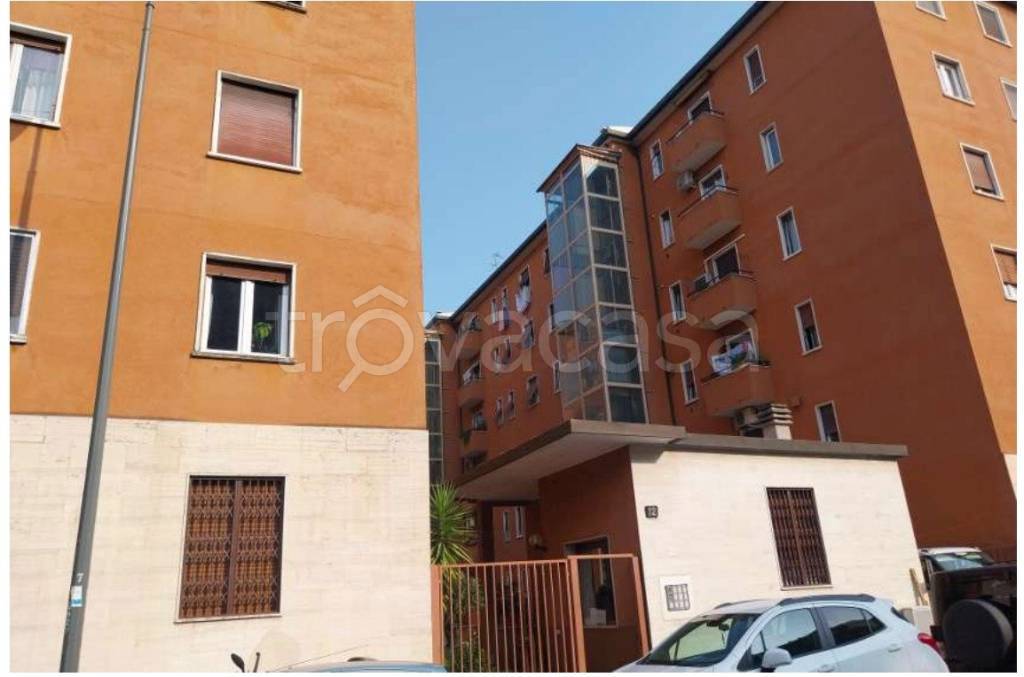 appartamento in vendita a Milano in zona Cascina dei Pomi