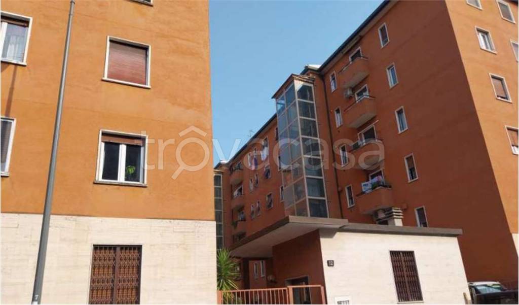 appartamento in vendita a Milano in zona Cascina dei Pomi
