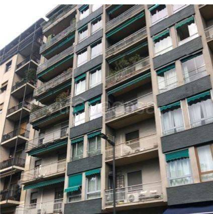 appartamento in vendita a Milano in zona Sempione