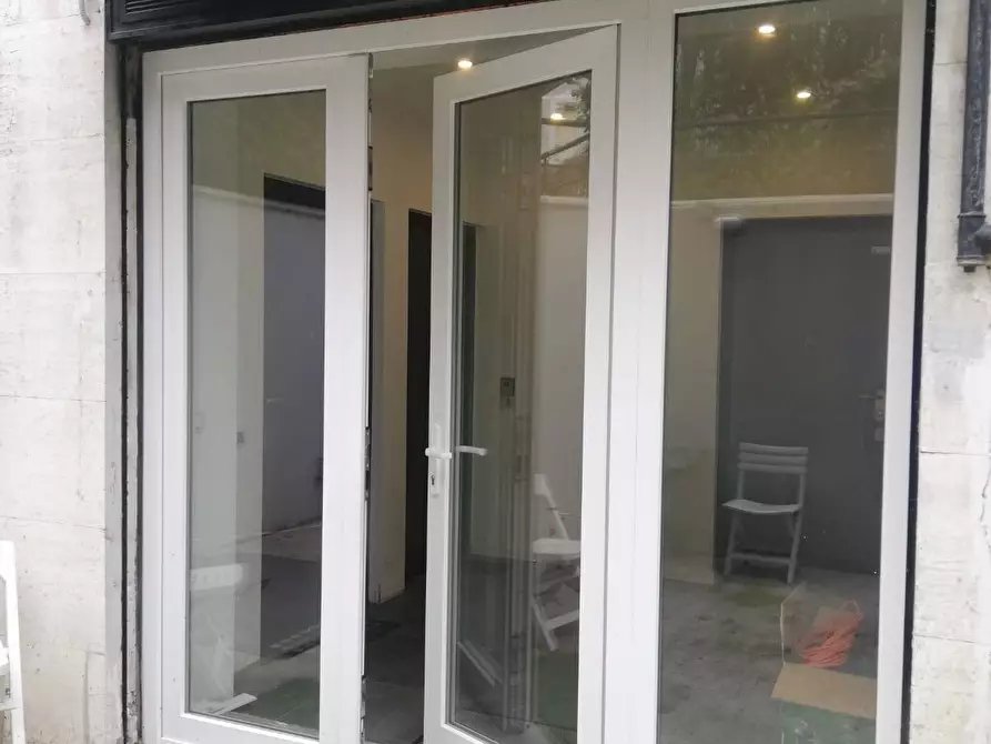 ufficio in vendita a Milano in zona Baggio