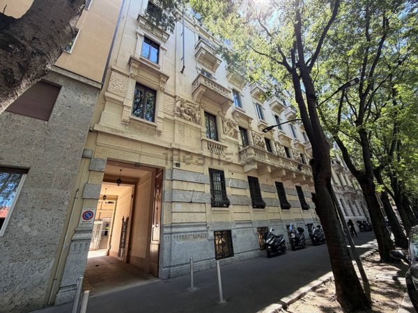 locale commerciale in vendita a Milano