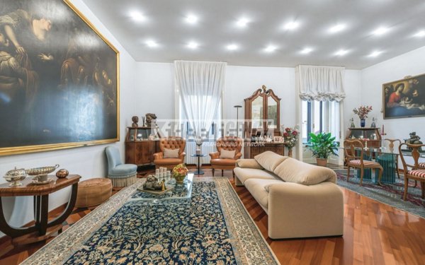 appartamento in vendita a Milano in zona Corsica