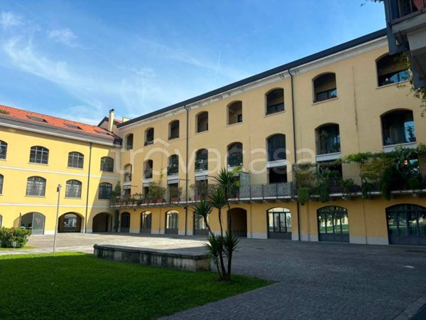 appartamento in vendita a Milano in zona Famagosta